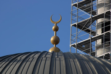 Fototapeta na wymiar Crescent in the dome of the newly built taksim mosque.