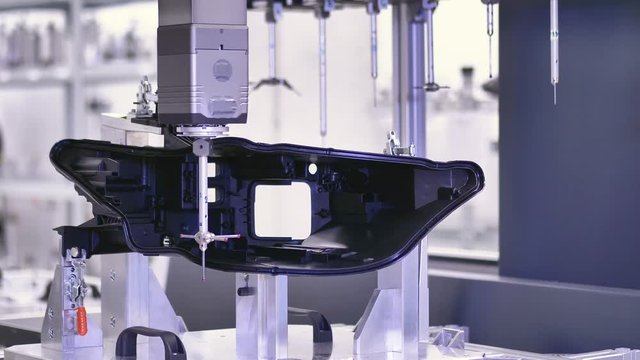 Professional 3D Measuring Machine, Fully-Automatic Tool Changing, CNC Measurement for Plastic Moldings, Inspection of Housing for Headlamp in Automotive Factory