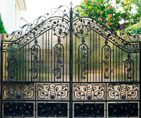 Large double metal gate