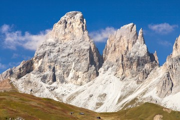 Obraz premium Sella Joch pass and mounts Langkofel, Plattkofel,
