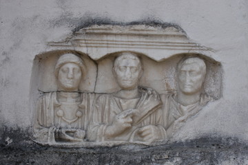 Kirche, Wernberg, Sternberg, Römer, römisch, Grabstein, Spolien, Relief, Fibel, Fibelschmuck,...