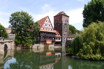 Fototapeta na wymiar Weinstadel, Wasserturm, Pegnitzinsel und Henkersteg in Nürnberg