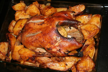 Duck in honey and stuffed with apples baked. And potatoes
