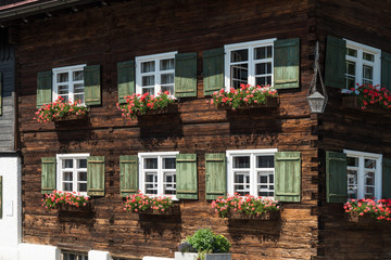 Fototapeta na wymiar Fassade des Heimatmuseums in Oberstdorf