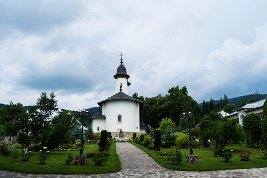 Văratec Monastery is the largest Orthodox monastery of nuns in Romania, living here over 400 nuns, located in a meadow at the foot of the mountains, in the village Văratec in the village of Agapia