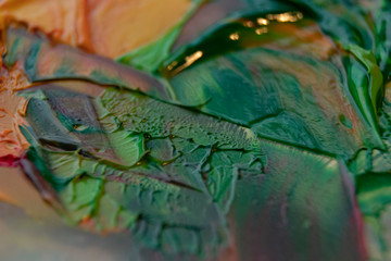Grün gemischte Ölfarbe auf der Palette