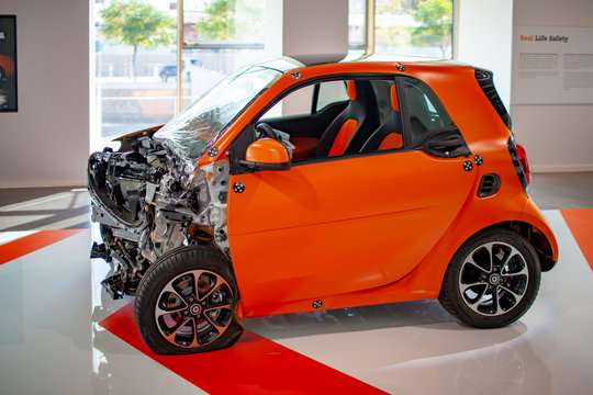 Knautschzone frontal-Kollision Smart fortwo Automobile Crashtest 2014 Pr&auml;sentation