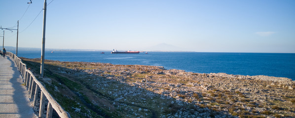manovre di una petroliera a largo delle coste siracusane