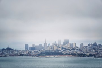 Obraz premium View of foggy San Francisco skyline