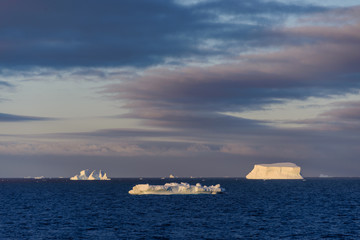 Fototapeta premium Antarctic seascape with iceberg