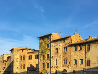 Fototapeta na wymiar Piazza della Cisterna in San Gimignano, Italy.