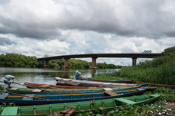 Fototapeta na wymiar canoas rio poti