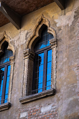 Fototapeta na wymiar Verona, Italy. Gothic architecture of a window of a palace of the 300