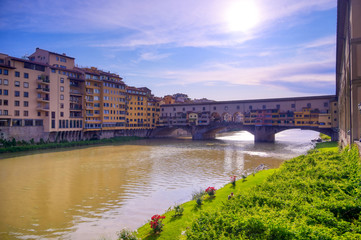 Fototapeta premium A view along the Arno River towards the Ponte Vecchio in Florence, Italy.