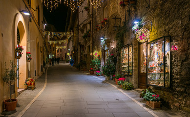 Christmas time in Assisi in the evening. Province of Perugia, Umbria, Italy. - obrazy, fototapety, plakaty