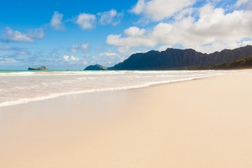 Fototapeta na wymiar Beautiful white sand tropical beach in Hawaii/ Oahu/ Waimanalo beach.