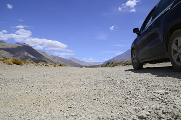 En la ruta, viajando y observando el paisaje sin filtro
