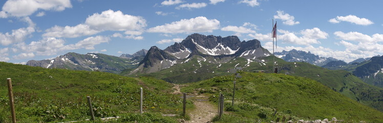Alpenberg Landschaft mit Weg