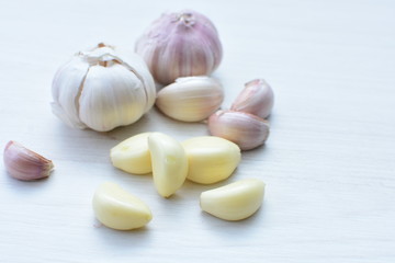 Allium sativum: Fresh, whole and sliced garlic