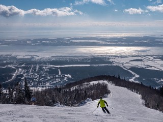 skiing on montain