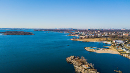 Obraz premium Aerial Views of Mamaroneck, New Rochelle, and Larchmont