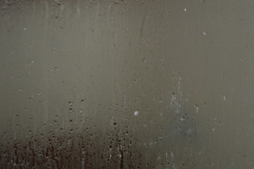 The patterned surface of the bathroom glass with steam