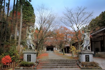 紅葉の呑山観音寺鉾立山天王院