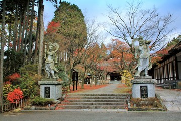 紅葉の呑山観音寺鉾立山天王院