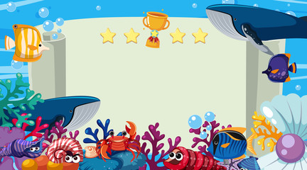 Naklejka premium Banner template with sea creatures swimming in the ocean