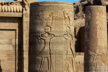 column in ancient egypt temple
