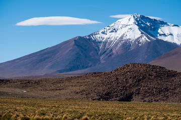 Obraz premium Snow capped mountains in Bolivia during sunny day