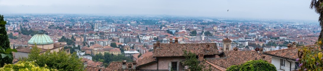 Fototapeta na wymiar Very large panoramic view of Old Bergamo. Italy