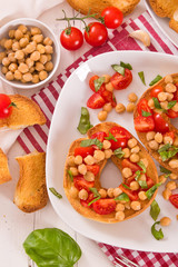 Friselle with tomatoes and chickpeas.