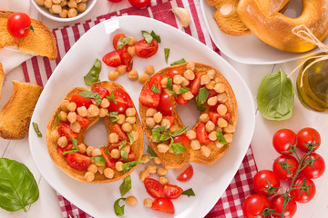 Friselle with tomatoes and chickpeas.