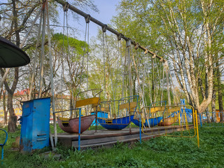 Vologda. Spring. Old abandoned rides in Veterans Park. Ferris wheel