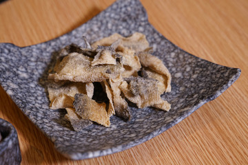  Fried fish skin