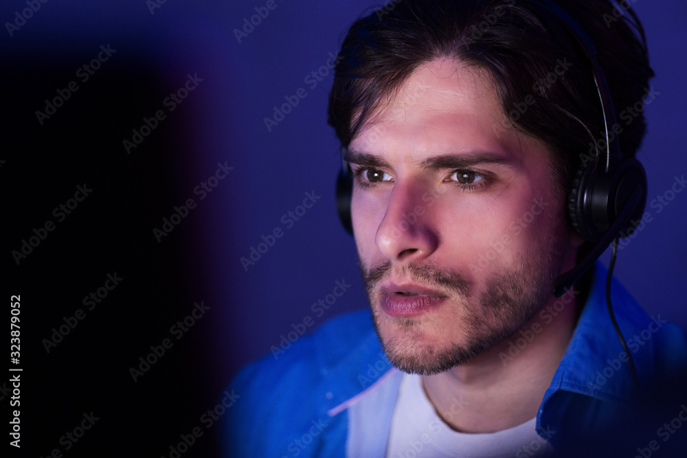 Aufkleber Program Developer Working On Computer Sitting Indoor At Night