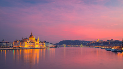 Obraz na płótnie Canvas Budapest, Hungary. Panoramic cityscape image of Budapest, capital city of Hungary with Hungarian Parliament Building during beautiful sunset.