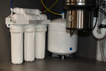 House water filtration system. Osmosis deionization system. Installation of water purification...
