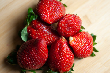 Strawberries on round wood tray