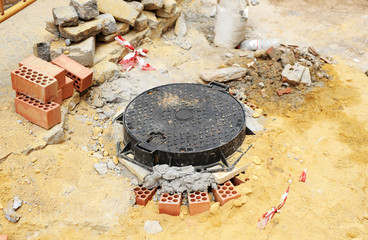 Sewer construction for sewage conduction in the renovation of a city street