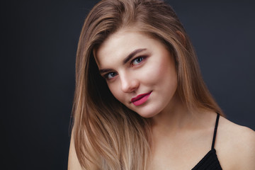 Naklejka premium Closeup portrait of beautiful lady with natural makeup and smooth healthy skin