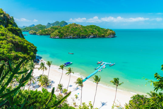 Top view beautiful nature scenic landscape tropical beach Mu Koh Ang Thong island, Popular famous landmark tourist travel Sumui Thailand summer holiday vacation trips, Tourism deastinations place Asia