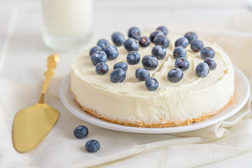 Cremetorte mit Heidelbeeren