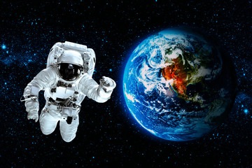 Obraz na płótnie Canvas astronaut flies over the earth in space.