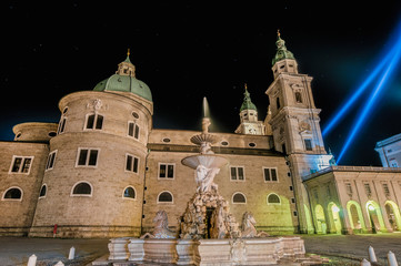 Fototapeta na wymiar Residenzbrunnen fountain on Residenzplatz at Salzburg, Austria