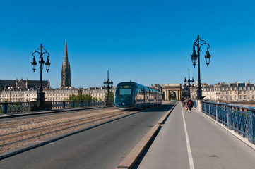 Fototapeta na wymiar Saint Pierre bridge at Bordeaux, France