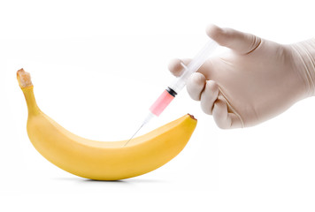 Injektion einer Flüssigkeit in eine Banane