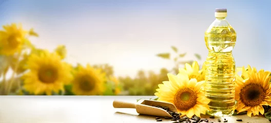 Fotobehang edible sunflower oil product food industry © Cherries