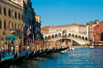 Fototapeta na wymiar Gondolas at Rialto bridge across the Great Channel located at Venice, Italy